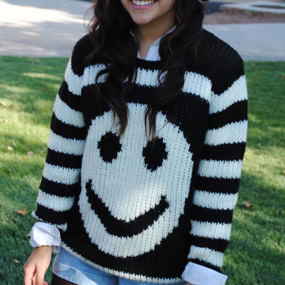 STRIPED SMILE SWEATER